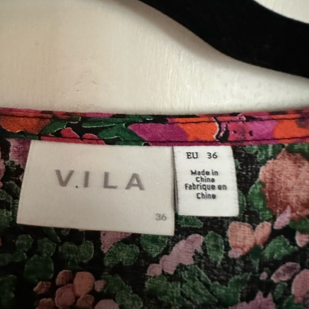 Vila Black Dress With Fuchsia Floral belted Maxi Dress - Picture 5 of 5
